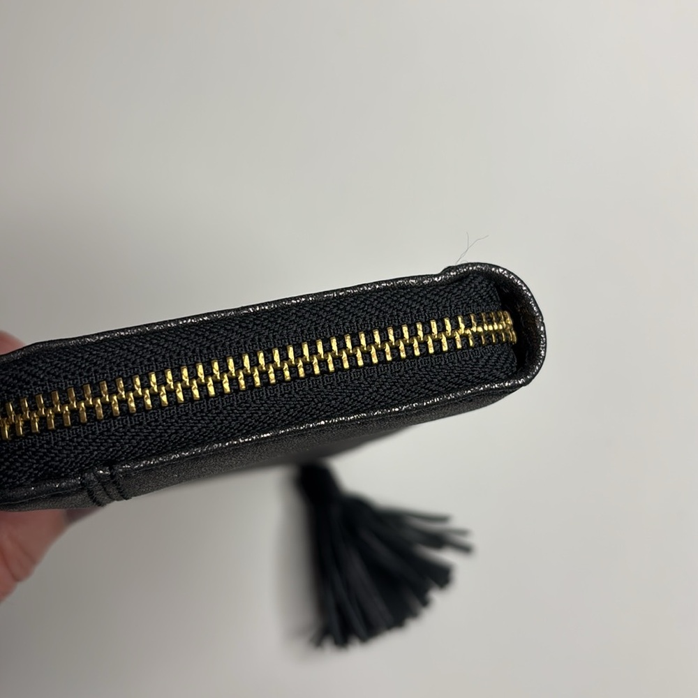 Fossil Tara clutch in metallic with tassel zipper pull - Picture 8 of 11